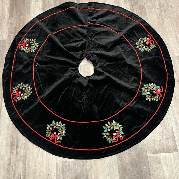 Vintage Waverly Tree Skirt Crewel Work Embroidered Velvet Lined Christmas Tree